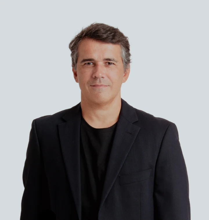 Dr. Leonardo Bravo, cirurgião plástico e docente da Bravo Academy